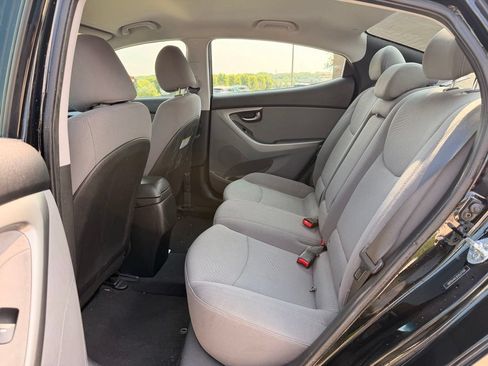 Used 2014 Hyundai Elantra SE w/ Option Group 02 FWD image 4