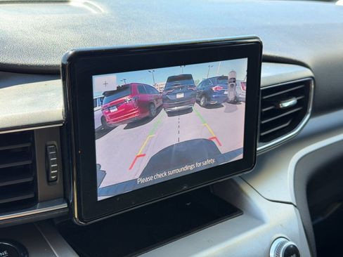 Used 2022 Ford Explorer XLT w/ Equipment Group 202A RWD image 20