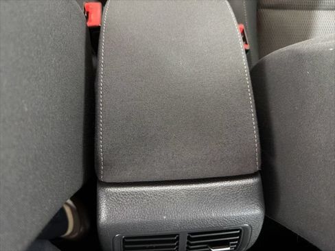 Used 2018 Volkswagen Golf S FWD image 39