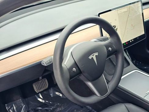 Used 2021 Tesla Model 3 Standard Range Plus image 16