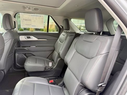New 2026 Ford Explorer Active w/ Active Comfort Package image 10