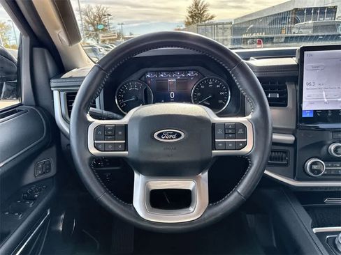 Used 2024 Ford Expedition XLT image 19