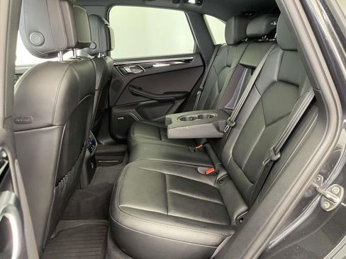 Certified 2025 Porsche Macan Base image 19