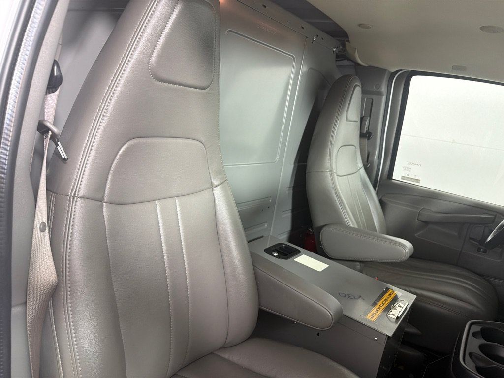 Used 2019 Chevrolet Express 3500 Extended w/ Driver Convenience Package RWD image 18