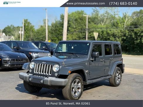 Used 2016 Jeep Wrangler Unlimited Sahara w/ Dual Top Group AWD/4WD image 3