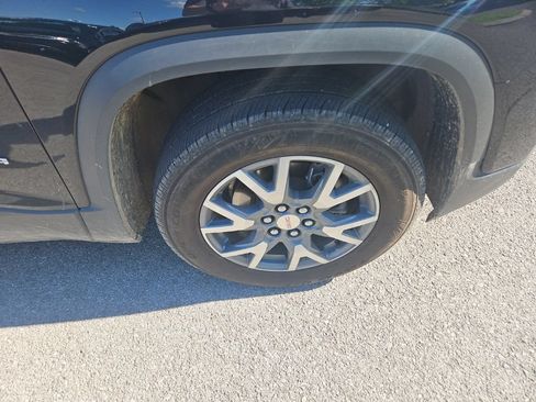 Used 2023 GMC Acadia SLT AWD/4WD image 10