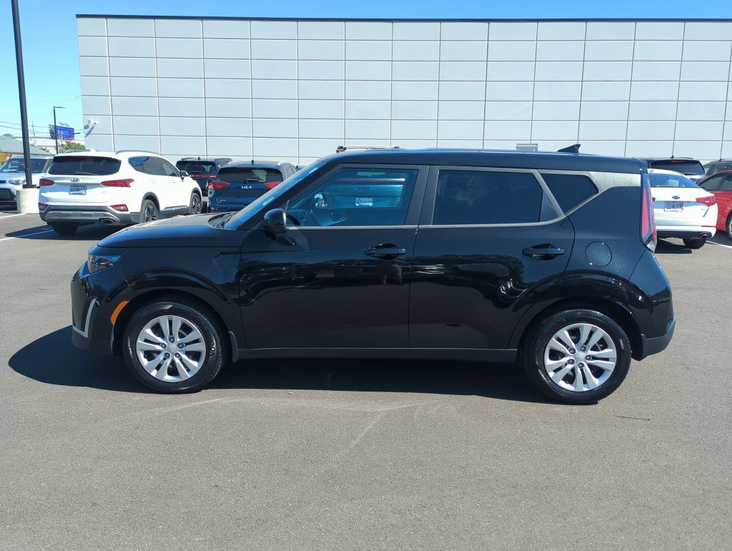 Used 2025 Kia Soul LX FWD image 6