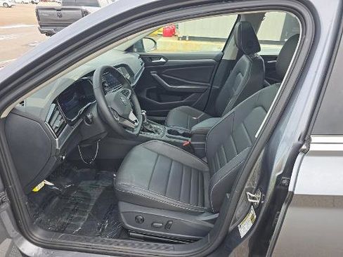 Used 2024 Volkswagen Jetta SE w/ Panoramic Sunroof Package FWD image 6