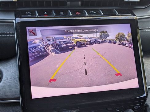 Used 2022 Jeep Grand Cherokee L Limited w/ Black Appearance Package image 23