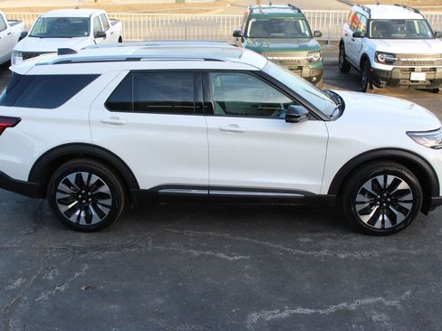 New 2026 Ford Explorer Platinum image 8