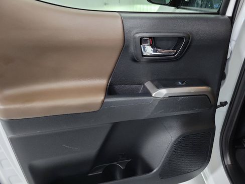Certified 2021 Toyota Tacoma Limited image 10