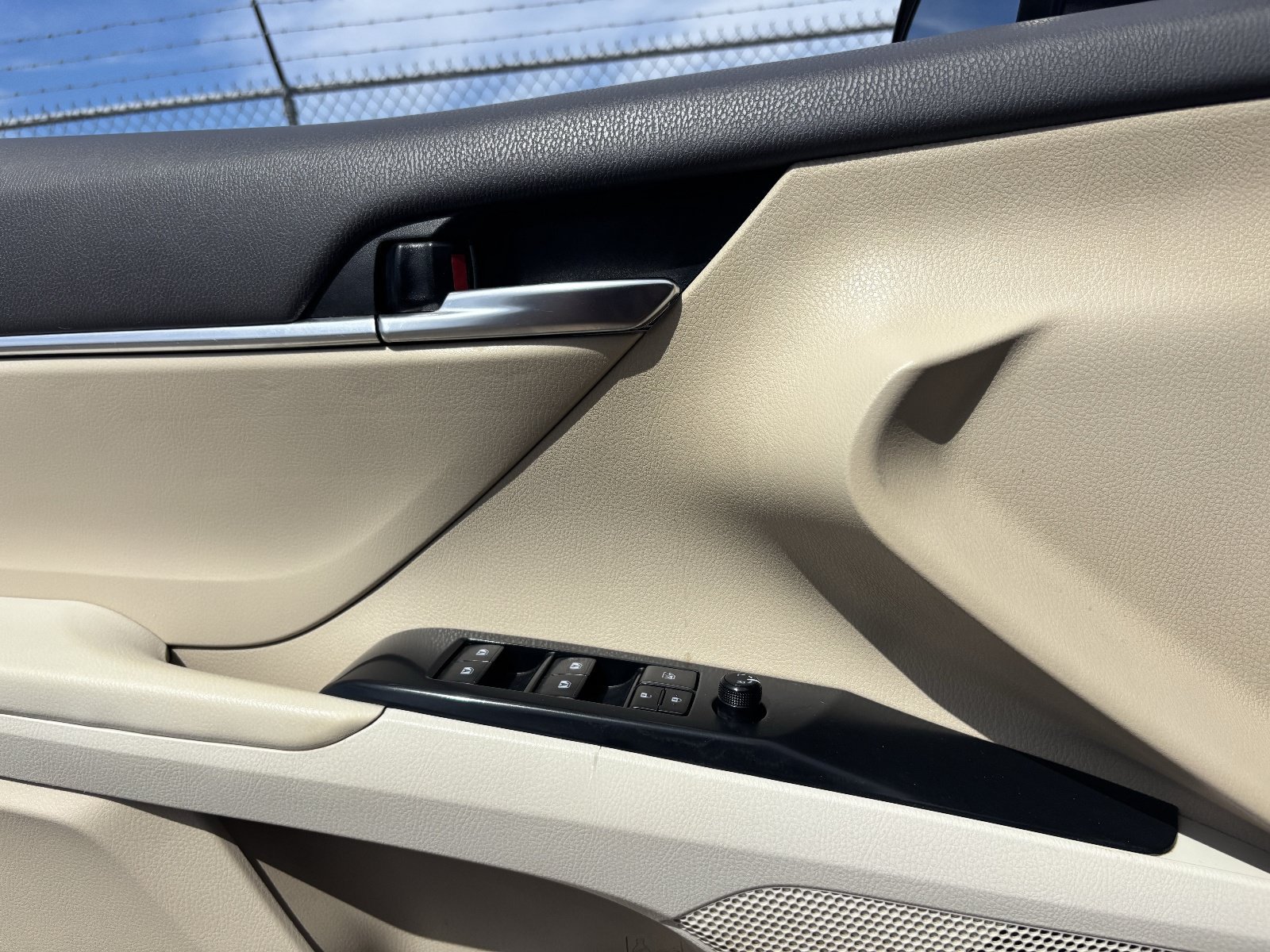 Used 2019 Toyota Camry LE w/ Carpet Mat Package FWD image 21