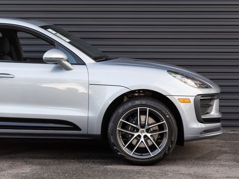 Certified 2026 Porsche Macan AWD/4WD image 9