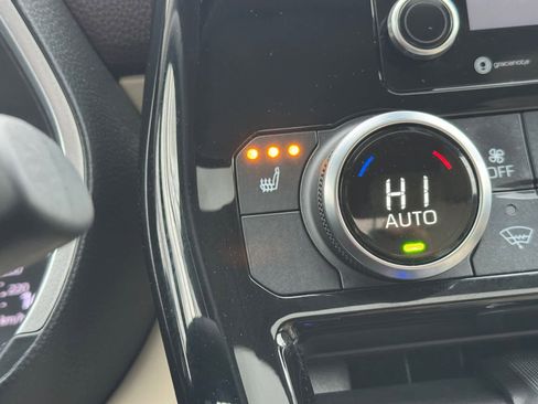 Used 2022 Toyota Highlander XLE image 5