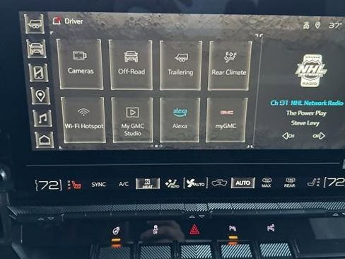 Used 2024 GMC Hummer EV 2X w/ LPO, Illumination Package image 24