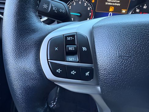 Used 2022 Ford Explorer XLT w/ Equipment Group 202A AWD/4WD image 17