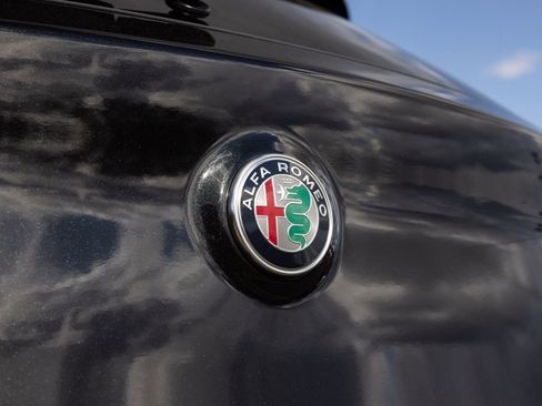 Used 2024 Alfa Romeo Stelvio Veloce image 57