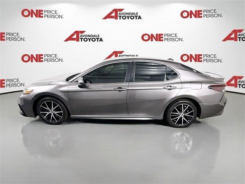 Certified 2021 Toyota Camry SE image 4