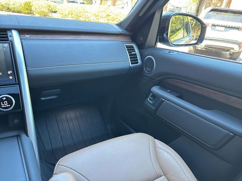 Certified 2024 Land Rover Discovery Dynamic SE image 29