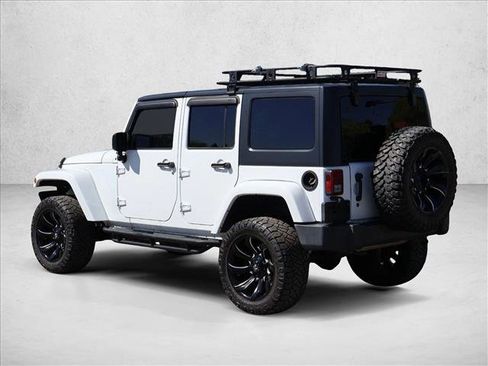 Used 2017 Jeep Wrangler Unlimited Sahara w/ Connectivity Group AWD/4WD image 8