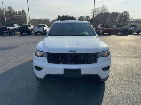 Used 2018 Jeep Grand Cherokee Laredo image 2