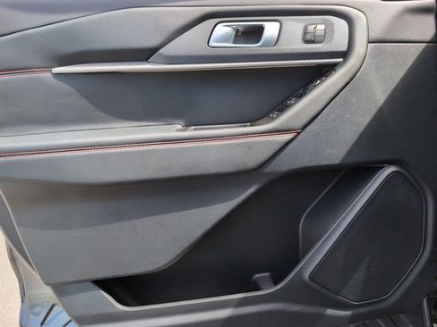 Used 2025 Ford Explorer ST RWD image 15