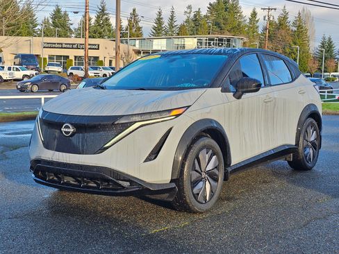 Used 2023 Nissan Ariya AWD image 3