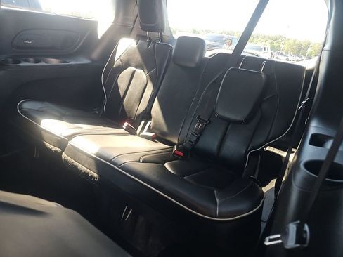 Used 2022 Chrysler Pacifica Limited w/ Uconnect Theater Family Group FWD image 6
