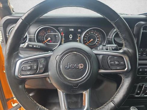 Used 2018 Jeep Wrangler Unlimited Sahara AWD/4WD image 12