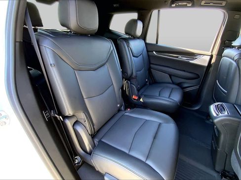 Used 2025 Cadillac XT6 Sport w/ Technology Package AWD/4WD image 19