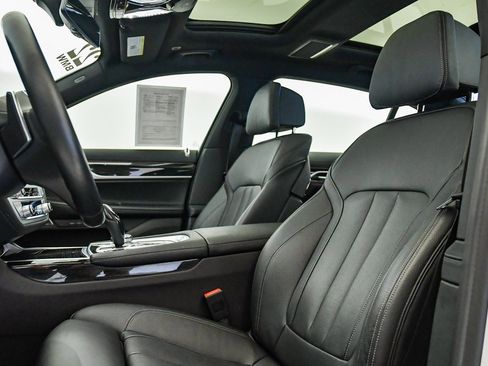 Certified 2022 BMW 740i w/ M Sport Package image 21