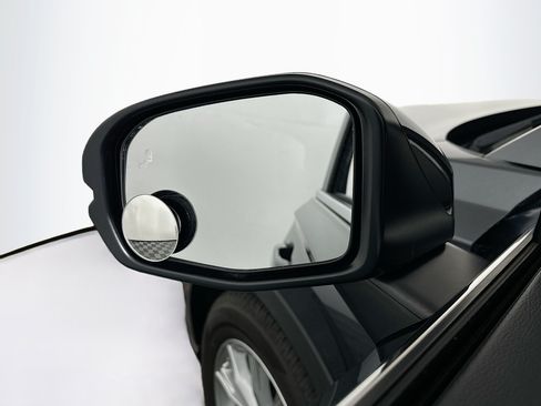 Used 2025 Honda CR-V EX-L image 16
