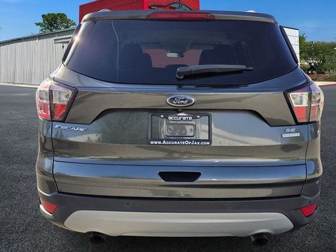 Used 2017 Ford Escape SE w/ Equipment Group 201A FWD image 4