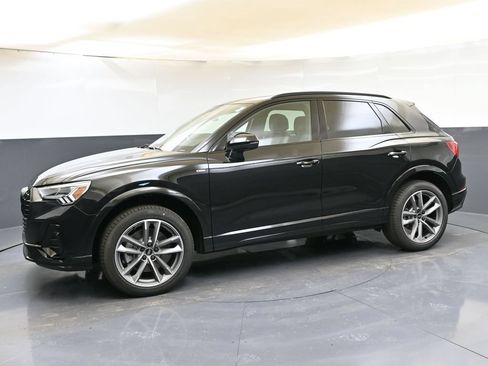 Used 2025 Audi Q3 2.0T Premium w/ Convenience Package AWD/4WD image 2