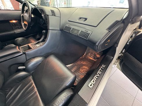 Used 1991 Chevrolet Corvette Coupe RWD image 21