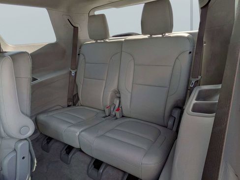 Used 2019 GMC Acadia SLT image 13