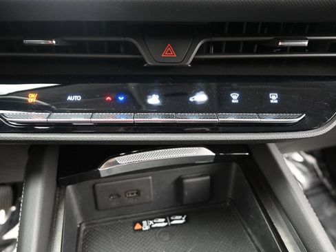 Used 2025 Buick Envision Preferred AWD/4WD image 35