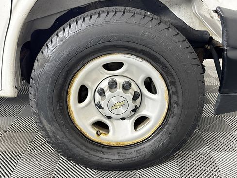 Used 2021 Chevrolet Express 2500 RWD image 23