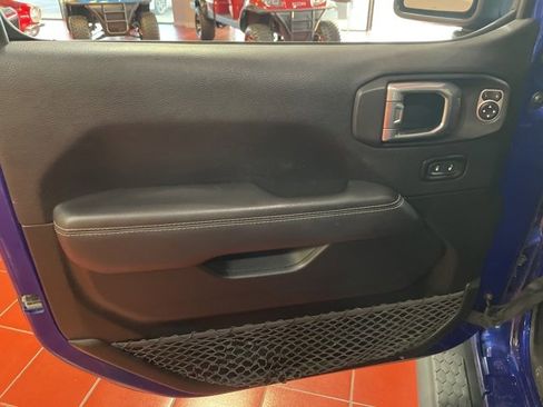 Used 2020 Jeep Wrangler Unlimited Sahara image 11