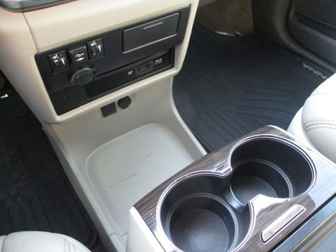 Used 2018 Toyota Sienna XLE Premium image 24