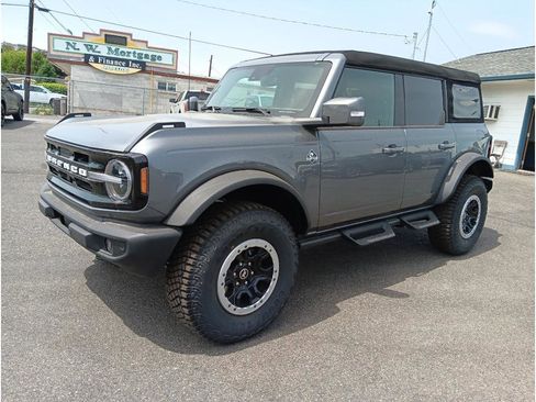 New 2024 Ford Bronco Outer Banks w/ Sasquatch Package image 7