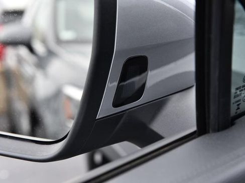 Certified 2025 Volkswagen Tiguan SE FWD image 10