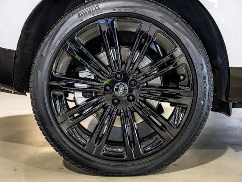 Used 2023 Land Rover Range Rover SE image 32