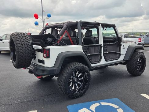 Used 2017 Jeep Wrangler Unlimited Rubicon AWD/4WD image 8