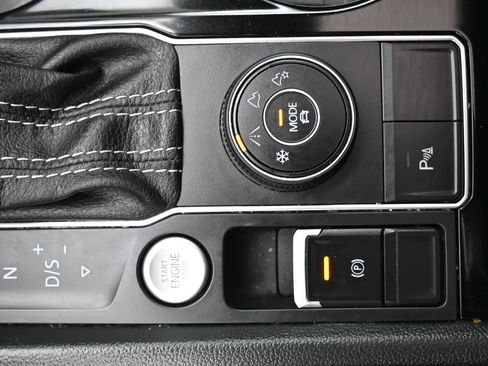 Used 2023 Volkswagen Atlas SE w/ Panoramic Sunroof Package image 30