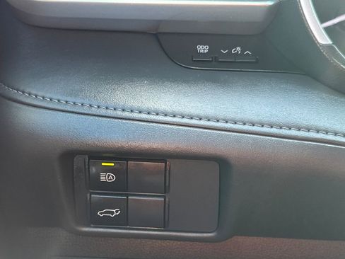 Used 2020 Toyota Highlander XLE image 34