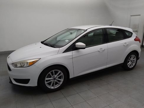 Used 2018 Ford Focus SE FWD image 2