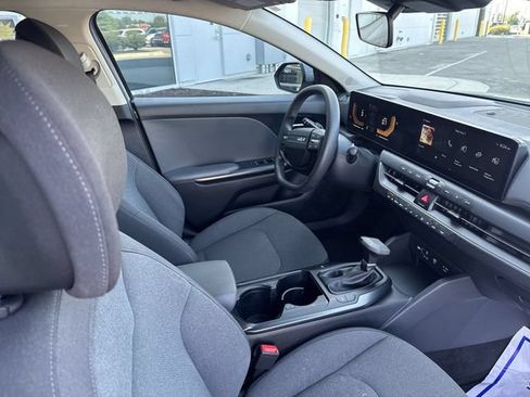 Used 2025 Kia K4 FWD image 18