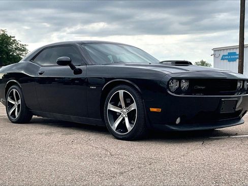 Used 2014 Dodge Challenger R/T RWD image 1