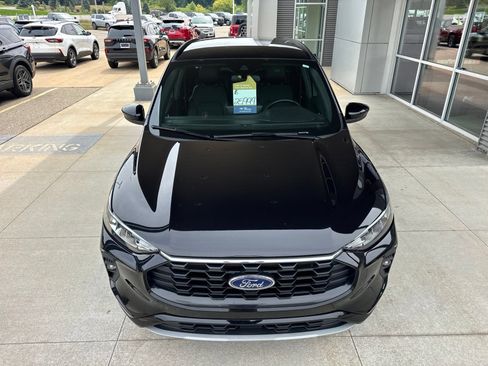 Certified 2023 Ford Escape ST-Line Select AWD/4WD image 12